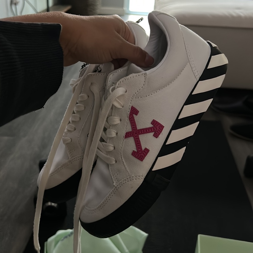 Off white white fuscia shoes - Picture 3 of 5